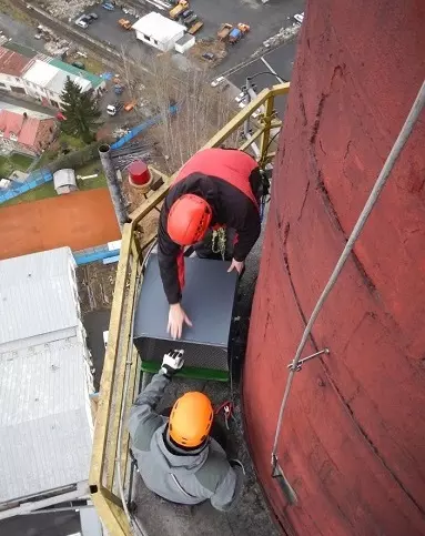 Instalace budek pro sokoli Komín ML