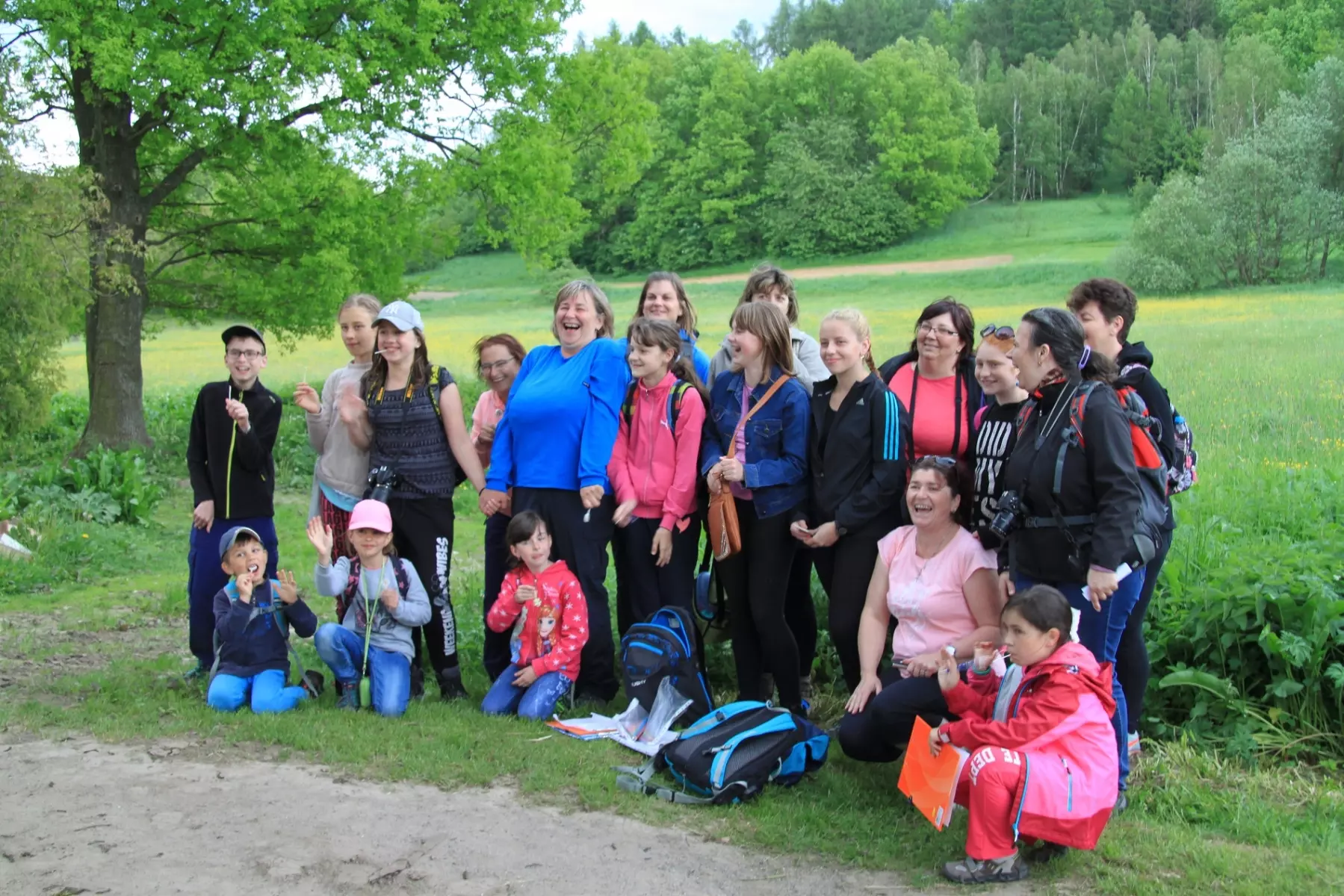 V projektu Tajný život města je v posledních týdnech opravdu rušno. Školní týmy již od začátku jara pracovaly na naplnění aplikace Pl@ntNet fotografiemi našich planě rostoucích rostlin. Žáci teď mají ještě jeden velmi důležitý úkol. Musejí uspořádat komun
